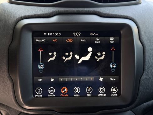 Used 2023 Jeep Renegade Latitude AWD/4WD image 32
