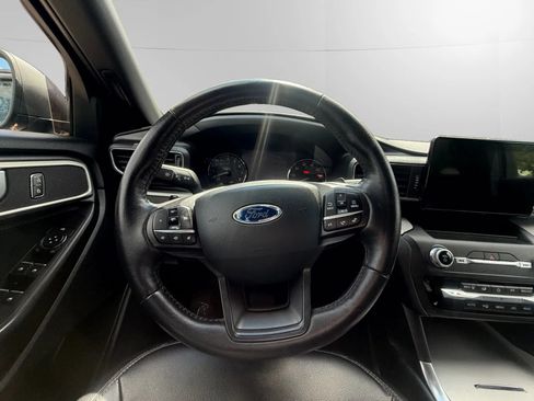 Used 2020 Ford Explorer XLT w/ Equipment Group 202A RWD image 14