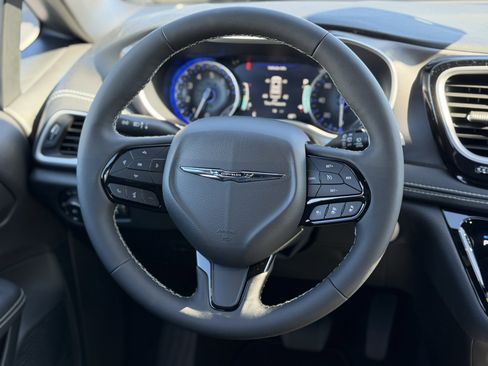 New 2026 Chrysler Pacifica Select image 15