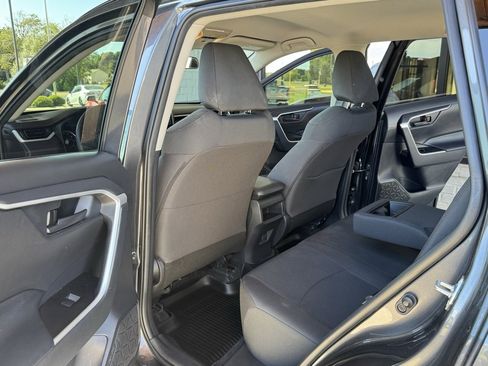 Used 2021 Toyota RAV4 LE image 33