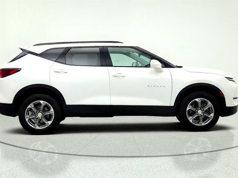 Used 2024 Chevrolet Blazer LT w/ Convenience Package FWD image 4