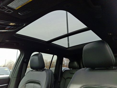 Certified 2025 Jeep Grand Cherokee Limited w/ Luxury Tech Group II image 14