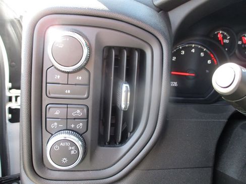 Used 2024 GMC Sierra 3500 Pro w/ Convenience Package image 17