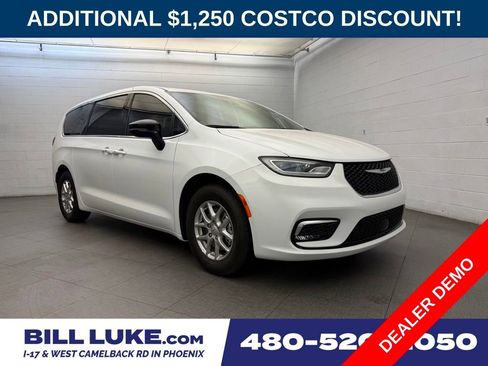 New 2026 Chrysler Pacifica Select FWD image 1