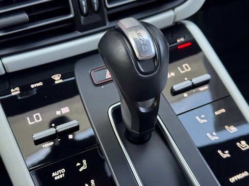 Used 2023 Porsche Macan S AWD/4WD image 30