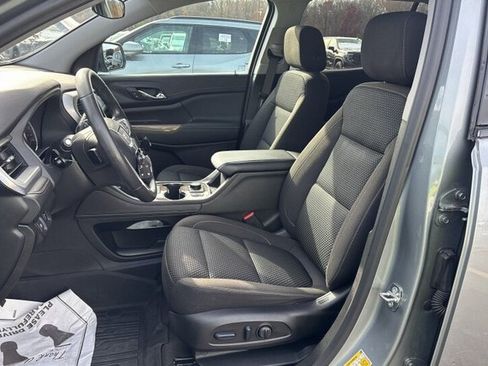 Used 2023 GMC Acadia SLE w/ Driver Convenience Package image 4