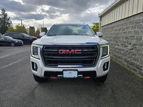 Used 2024 GMC Yukon XL AT4 w/ Technology Package AWD/4WD image 11