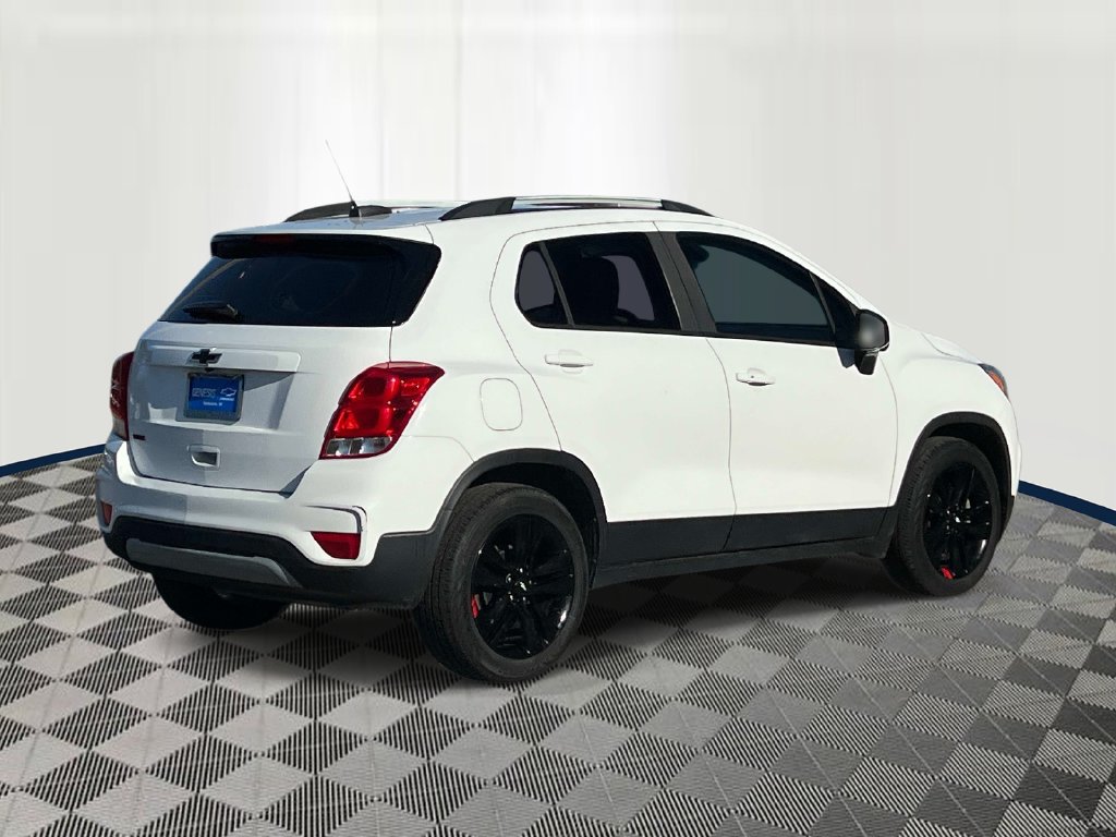Used 2020 Chevrolet Trax LT w/ Sun & Sound Package FWD image 4