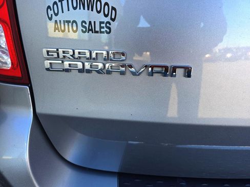 Used 2018 Dodge Grand Caravan SE w/ UConnect Hands-Free Group image 35