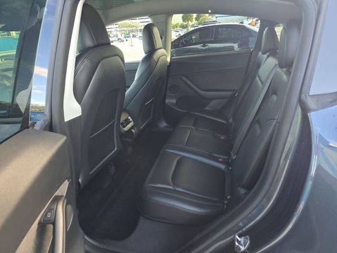 Used 2022 Tesla Model Y Long Range image 4