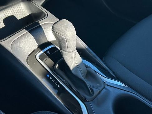 Used 2025 Toyota Corolla LE image 28