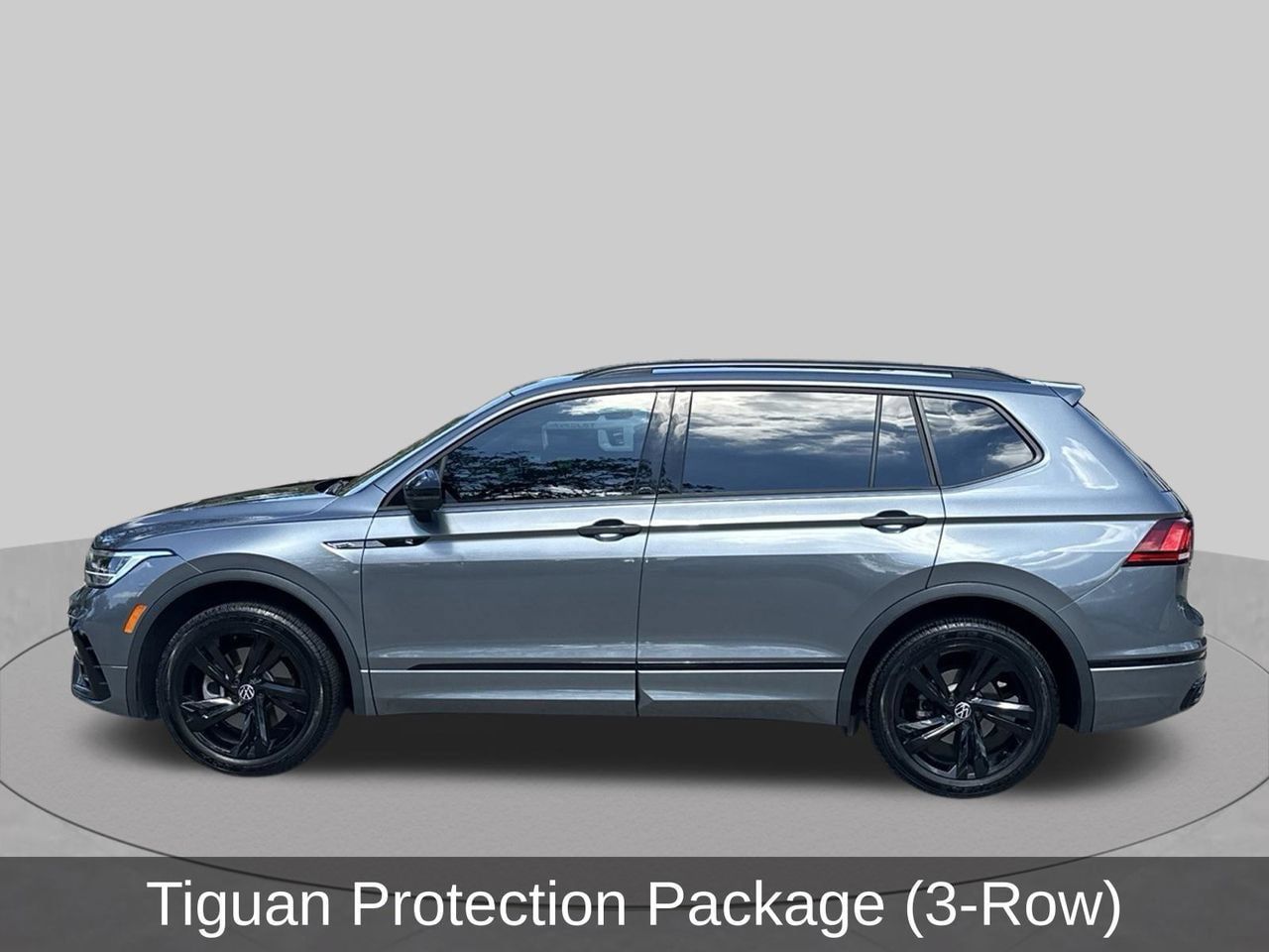 Used 2023 Volkswagen Tiguan SE R-Line FWD image 2