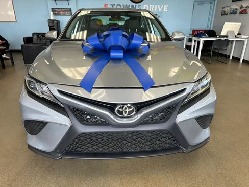 Used 2020 Toyota Camry SE image 4