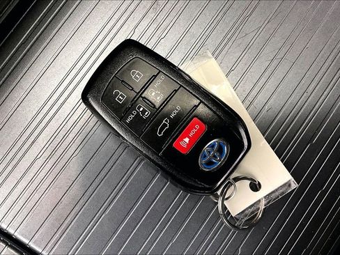Used 2022 Toyota Sienna XLE Woodland Edition AWD/4WD image 10