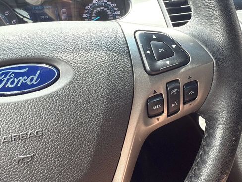 Used 2017 Ford Taurus SEL FWD image 11