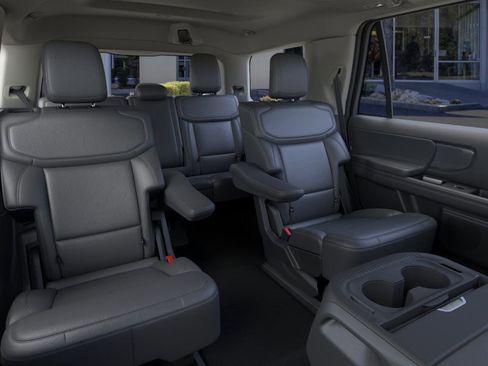 New 2026 Ford Expedition Active image 11