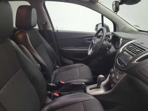 Used 2016 Chevrolet Trax LT w/ LT Convenience Package image 21