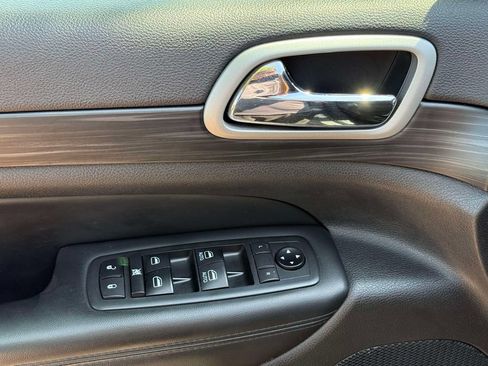 Used 2020 Jeep Grand Cherokee Altitude AWD/4WD image 15
