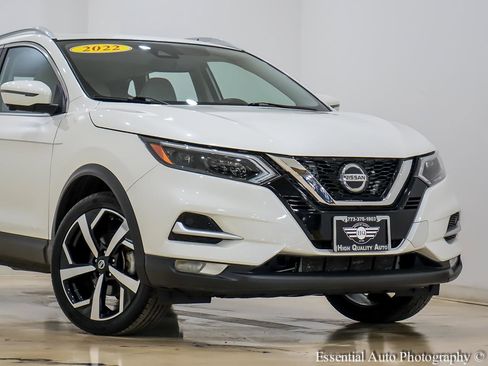 Used 2022 Nissan Rogue Sport SL w/ Premium Package image 2