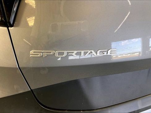 Used 2025 Kia Sportage LX FWD image 22
