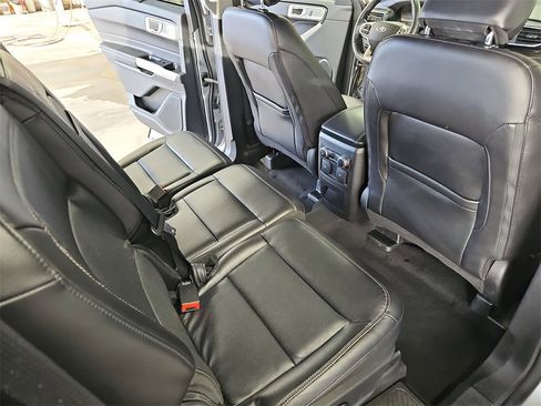 Used 2024 Ford Explorer Limited image 11