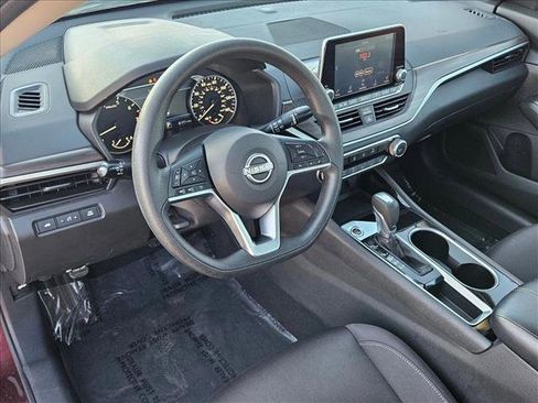Used 2024 Nissan Altima 2.5 SV FWD image 10