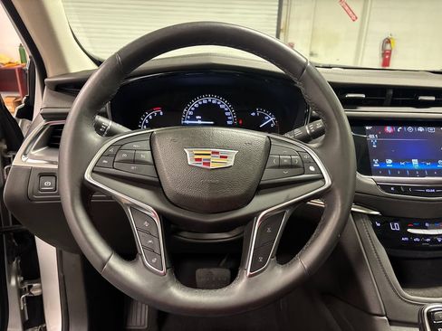 Used 2017 Cadillac XT5 Luxury w/ Driver Awareness Package FWD image 32