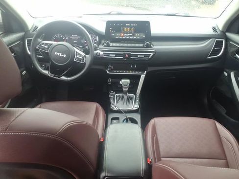 Used 2023 Kia Seltos SX w/ SX Sunroof Package image 10