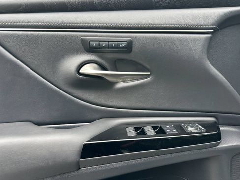 Used 2022 Lexus ES 300h w/ Premium Package FWD image 11