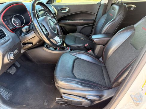 Used 2020 Jeep Compass Trailhawk AWD/4WD image 9
