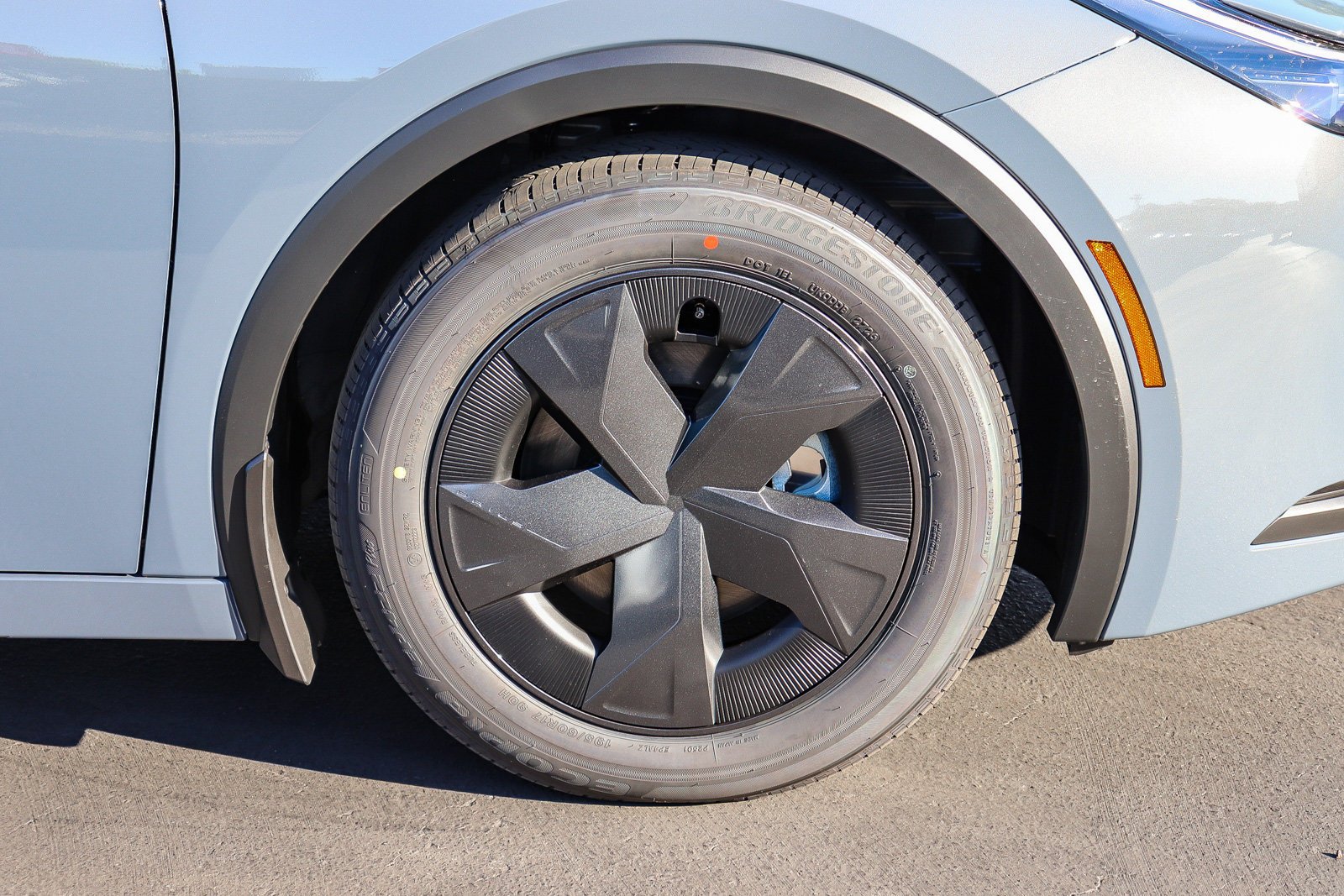 New 2027 Toyota Prius Plug-In Hybrid FWD image 9