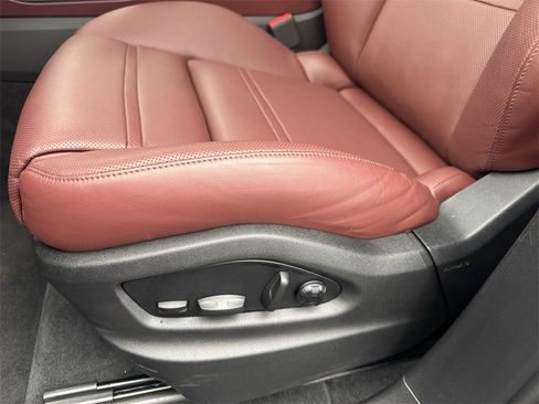 Used 2025 Porsche Cayenne Turbo image 14