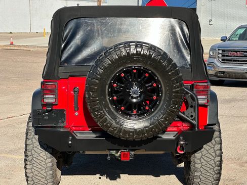 Used 2014 Jeep Wrangler Unlimited Rubicon w/ Connectivity Group image 5