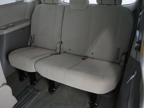 Used 2014 Toyota Sienna LE FWD image 30