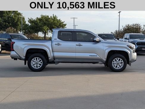 Used 2024 Toyota Tacoma SR5 AWD/4WD image 4