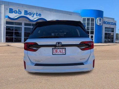 New 2026 Honda Odyssey Touring image 4