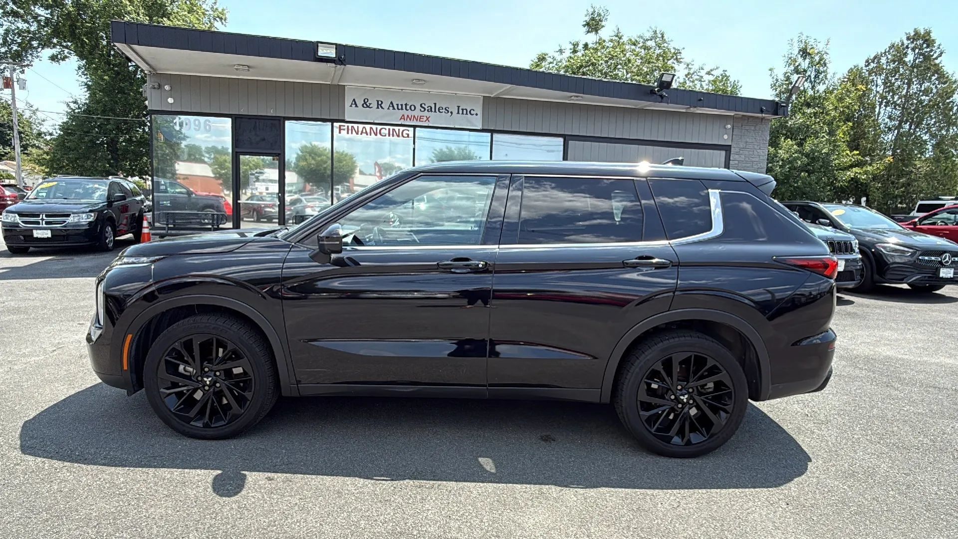 Used 2024 Mitsubishi Outlander FWD image 4