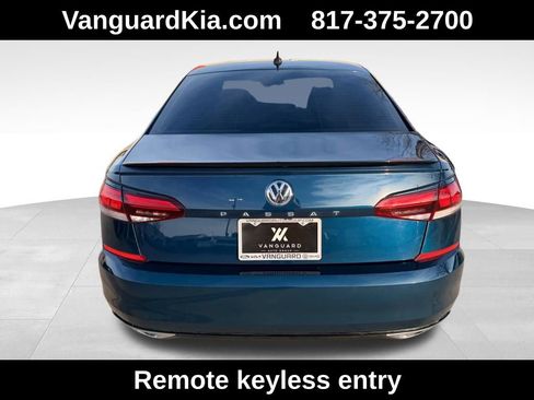 Used 2022 Volkswagen Passat 2.0T R-Line image 3