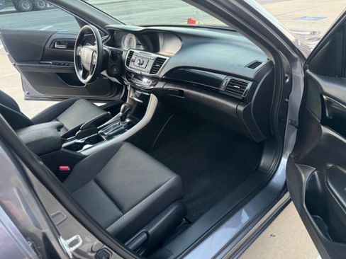 Used 2017 Honda Accord LX image 10
