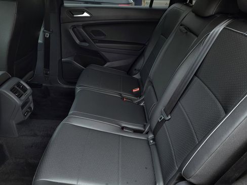 Used 2021 Volkswagen Tiguan SE R-Line image 13
