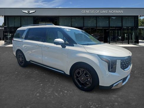 Used 2025 Kia Carnival SX FWD image 3