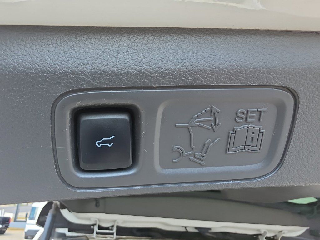 Used 2021 Ford Expedition Limited RWD image 11