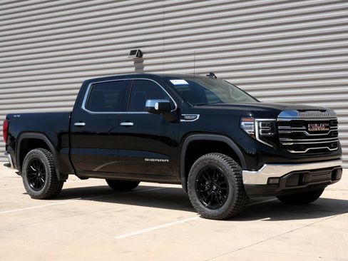 Used 2025 GMC Sierra 1500 SLT AWD/4WD image 1