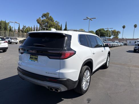 Used 2026 GMC Acadia Elevation w/ Elevation Premium Package FWD image 8