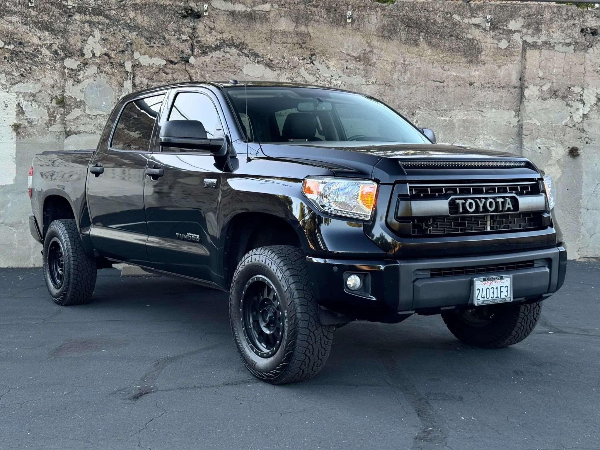 Used 2017 Toyota Tundra Limited w/ Limited Premium Package RWD image 7