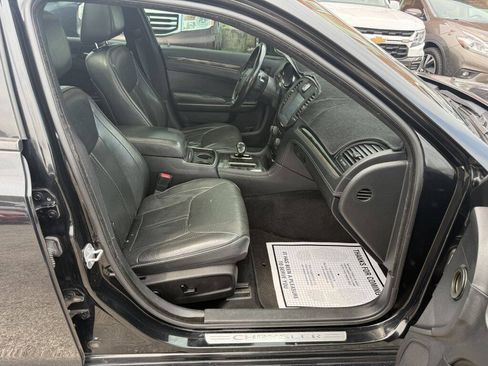 Used 2014 Chrysler 300 C RWD image 19