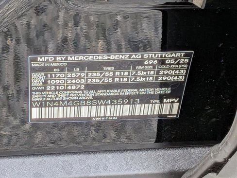 New 2025 Mercedes-Benz GLB 250 image 17