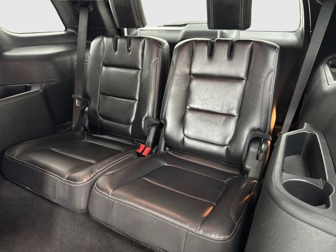 Used 2018 Ford Explorer Limited w/ Ford Safe & Smart Package FWD image 43