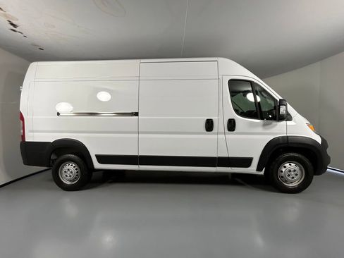 Used 2025 RAM ProMaster 2500 w/ Convenience Group FWD image 8