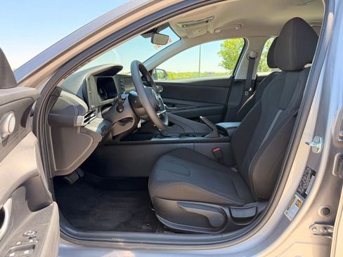 Used 2025 Hyundai Elantra SE FWD image 22